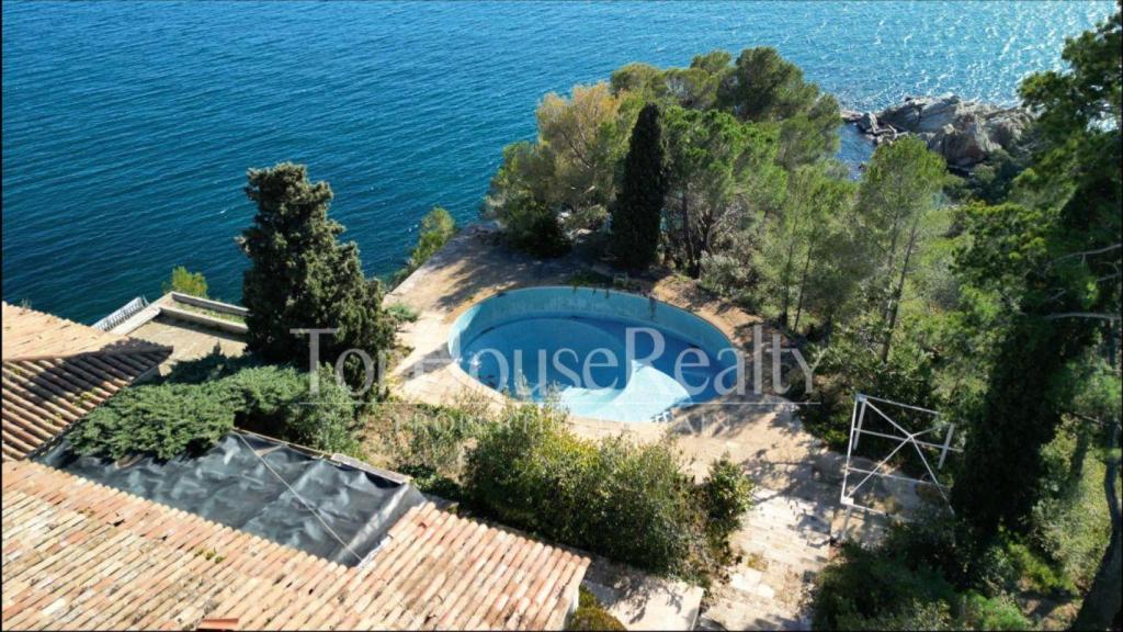 Piscina de una mansión de Lloret