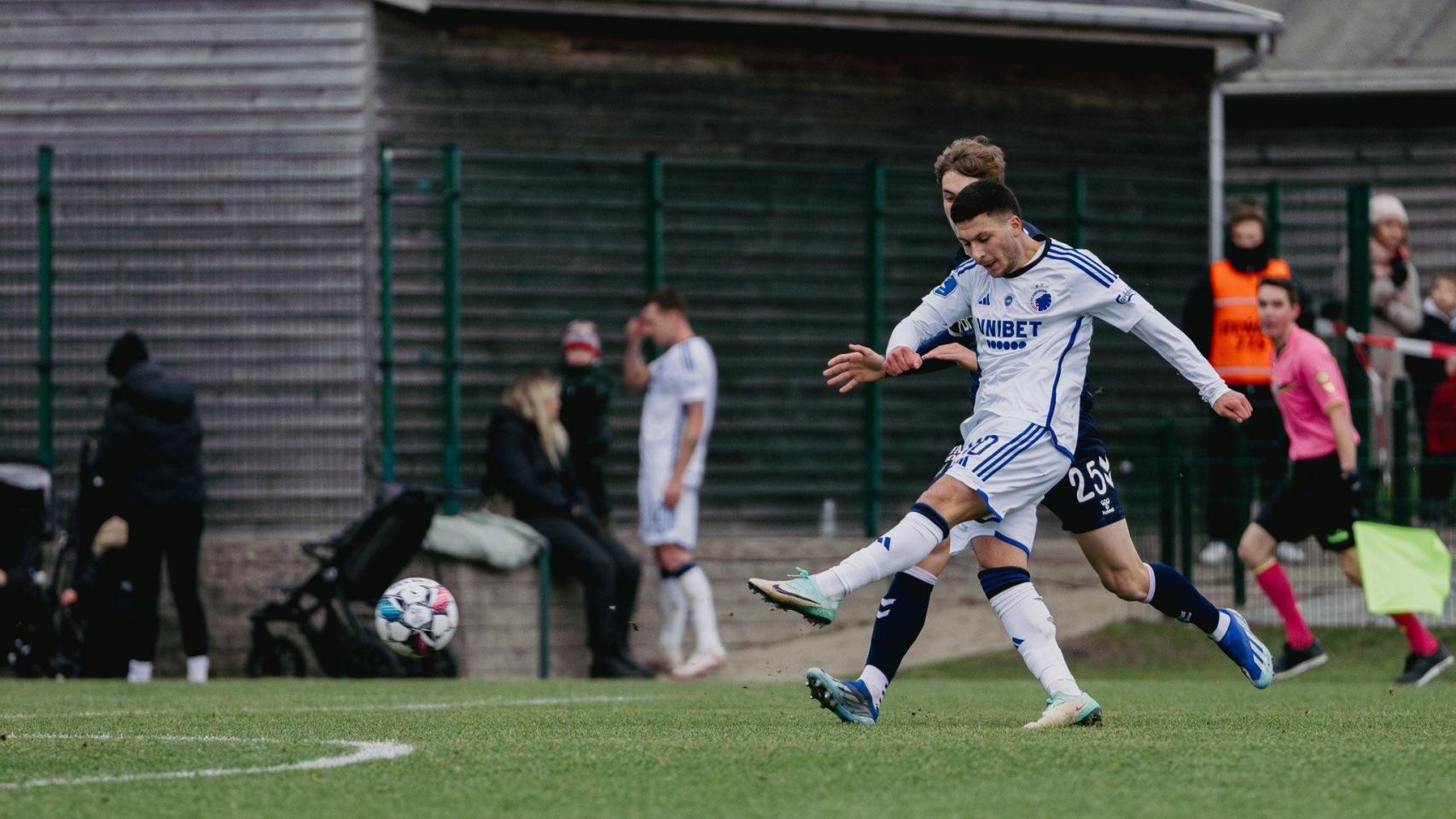 Roony Bardghji en un partido con el Kobenhavn
