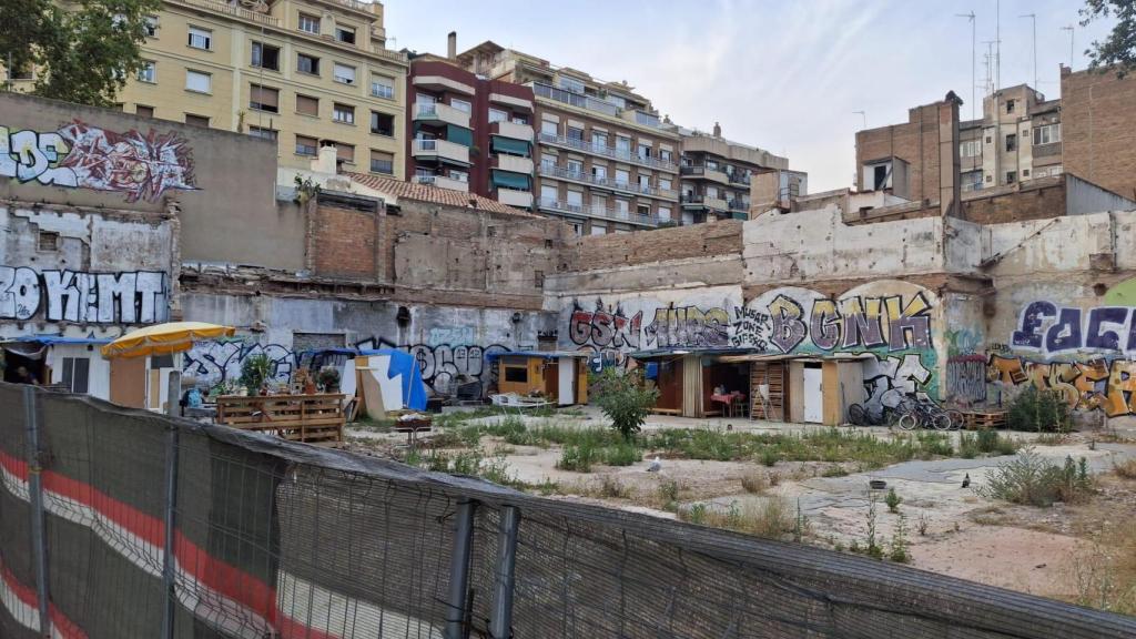 Parcel·la okupada al carrer del Dos de Maig