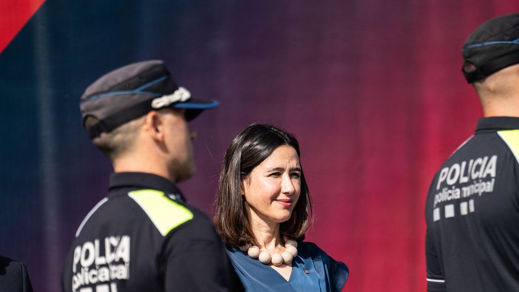 Agents de la Policia Local a la graduació de l'ISPC juntament amb la consellera, Núria Parlon