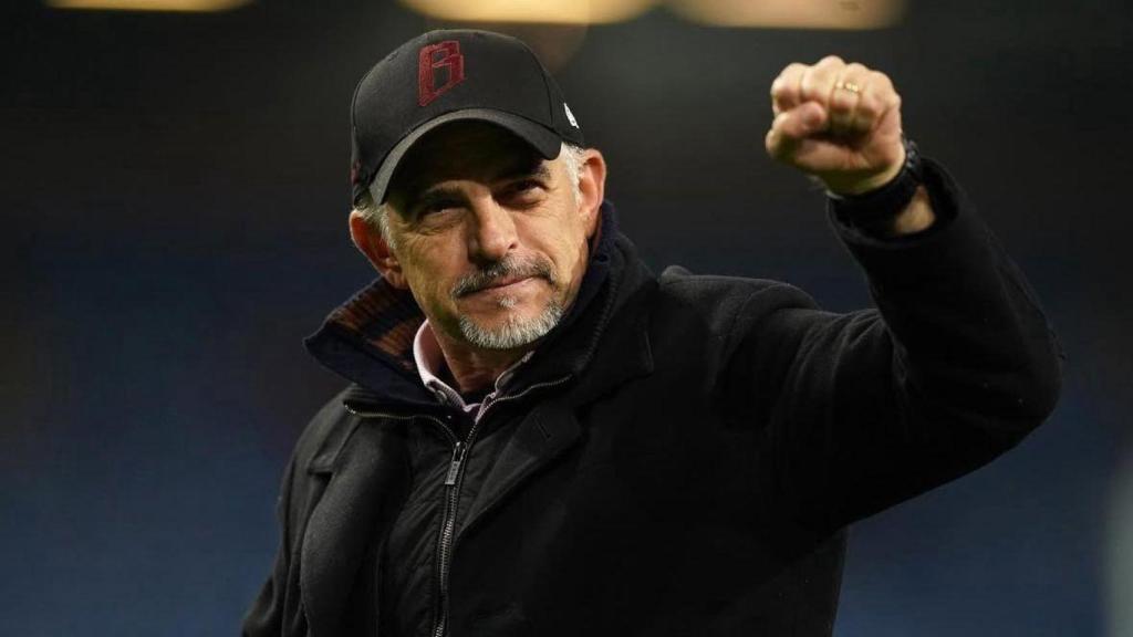 Alan Pace celebrando una victoria del Burnley