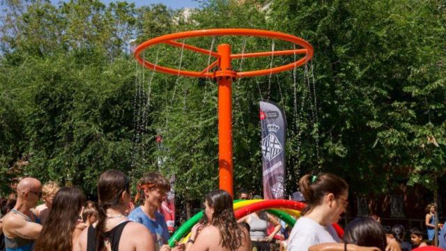 El nuevo parque de agua en la plaza del Maresme de Barcelona