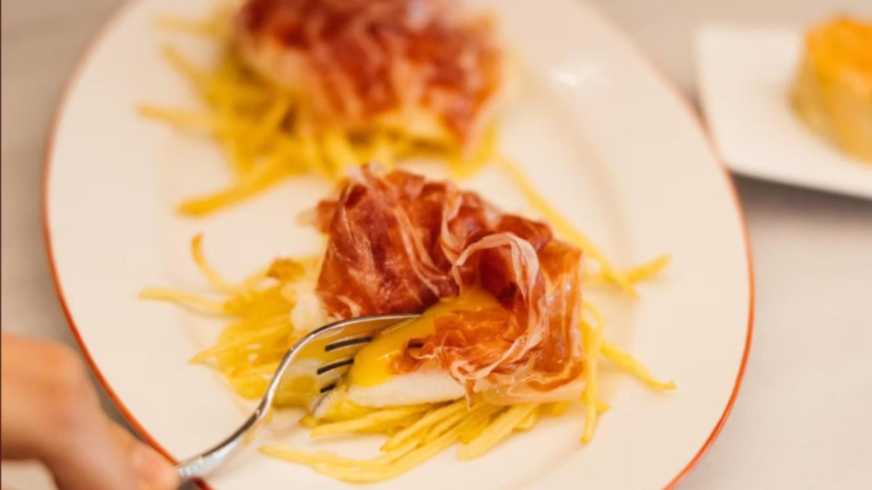 Huevos rotos con jamón del Fleming Ulltramarinos