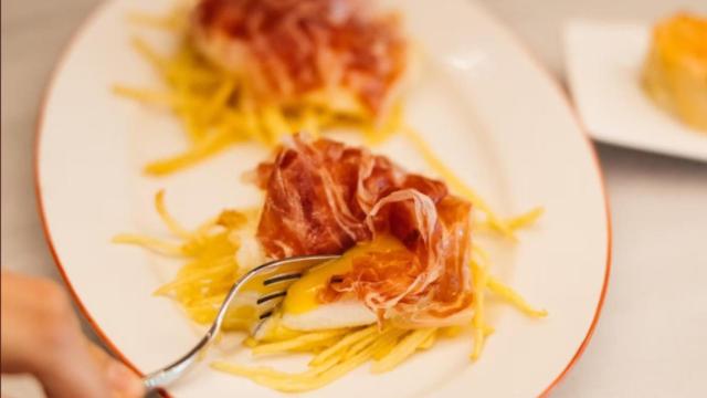 Huevos rotos con jamón del Fleming Ulltramarinos