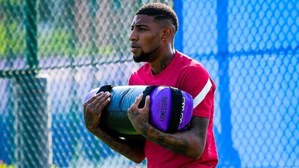 Emerson Royal, en un entrenamiento con el Barça