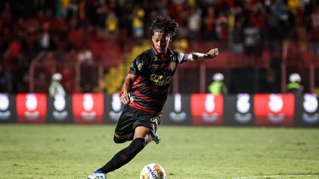 Zé Lucas, centrocampista brasileño pretendido por el Barça