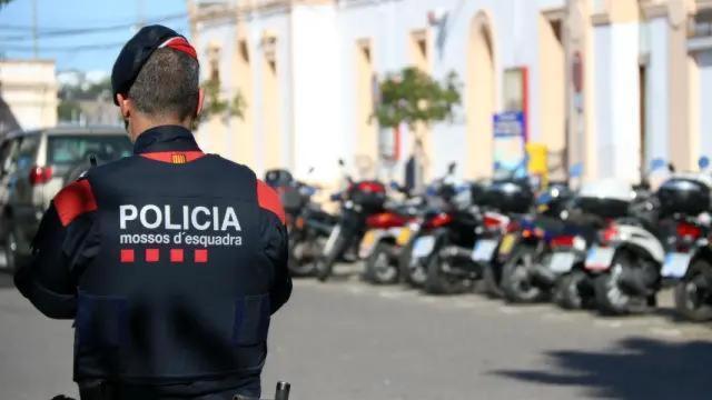 Un agente de los mossos en Barcelona