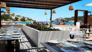 El restaurante con Solete Repsol en un bonito pueblo de la Costa Brava: Un pequeño oasis al lado de una cala con cocina mediterránea y de proximidad