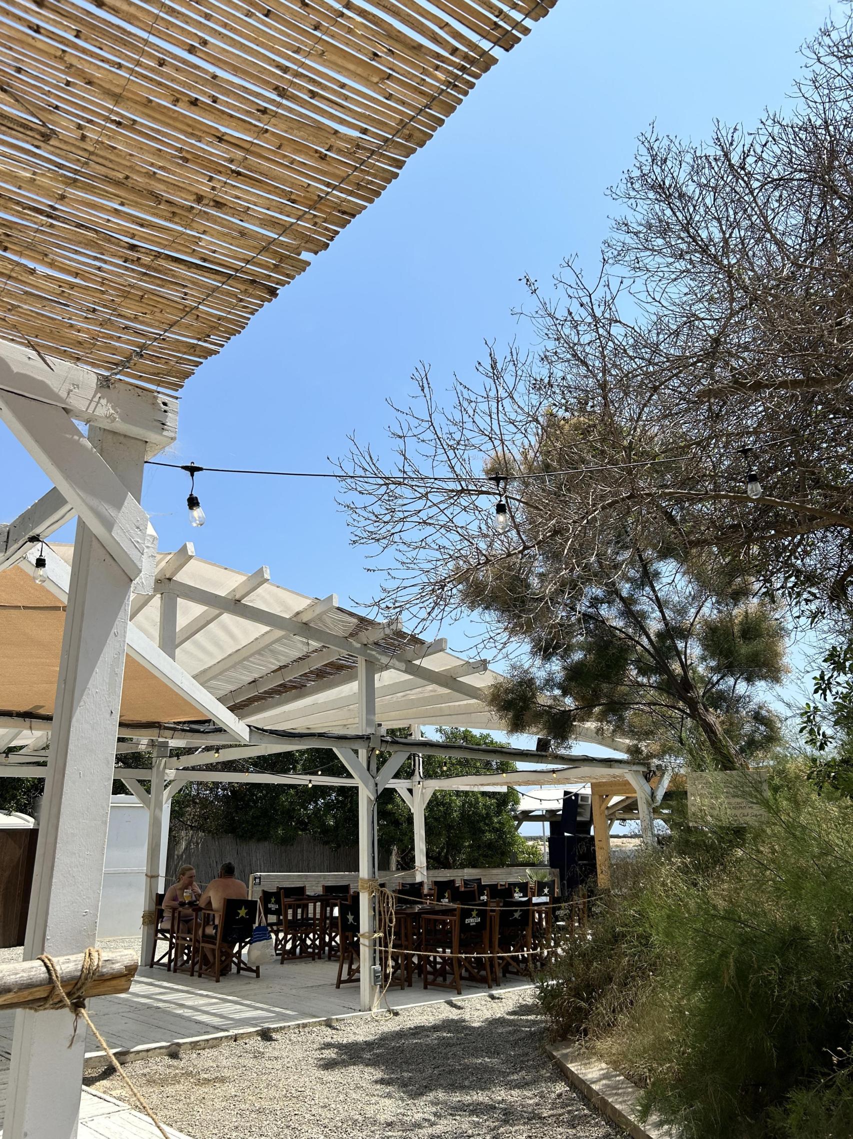 El chiringuito Hola Club en la cala Vallcarca