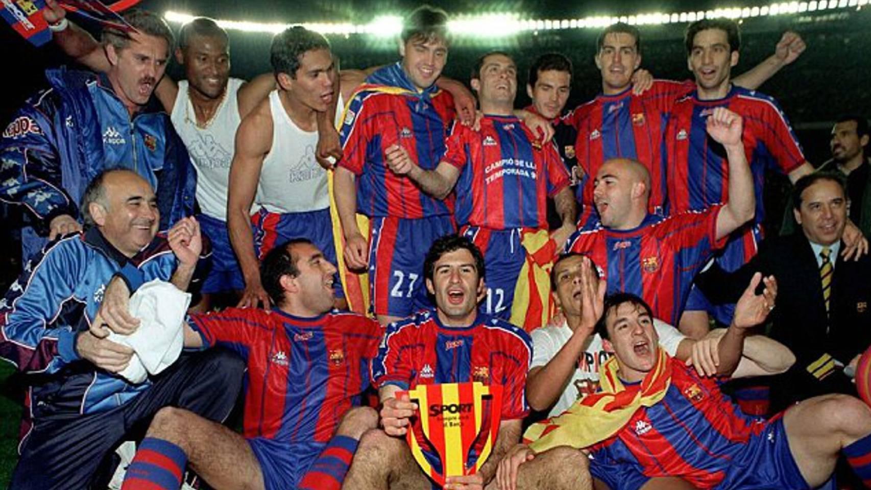 Los futbolistas del Barça celebran un título en la temporada en 1998
