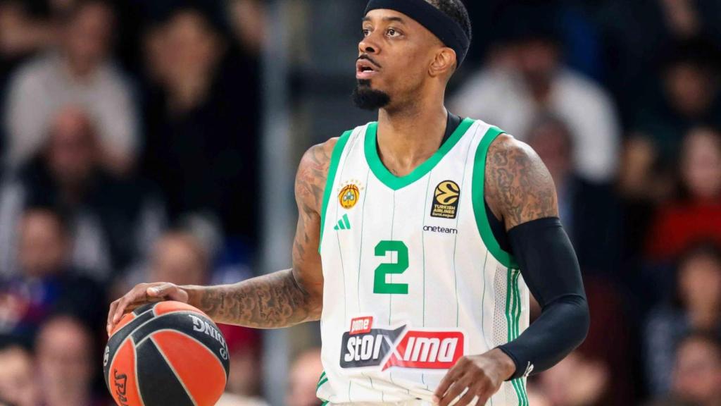 Lorenzo Brown en un partido de Euroliga con el Panathinaikos