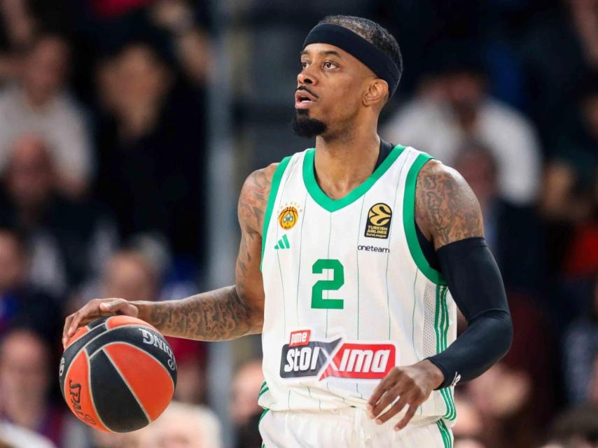 Lorenzo Brown en un partido de Euroliga con el Panathinaikos