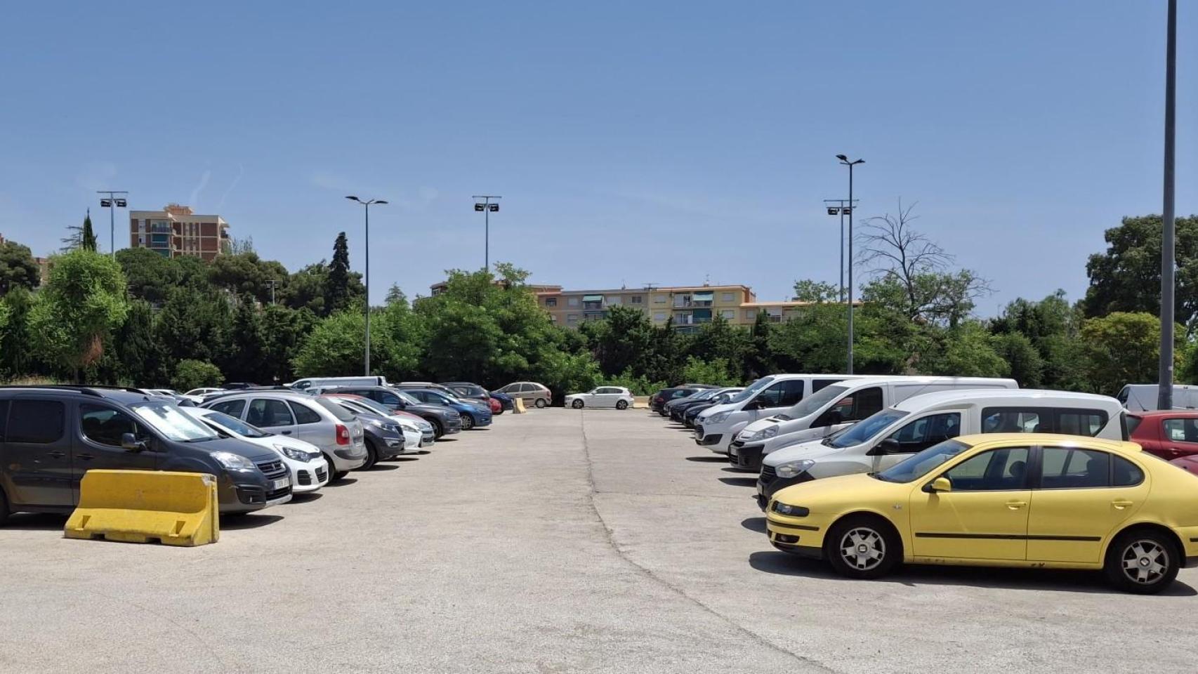 Los vecinos de Canyelles, sobre el área verde de aparcamiento: “Es un impuesto más”