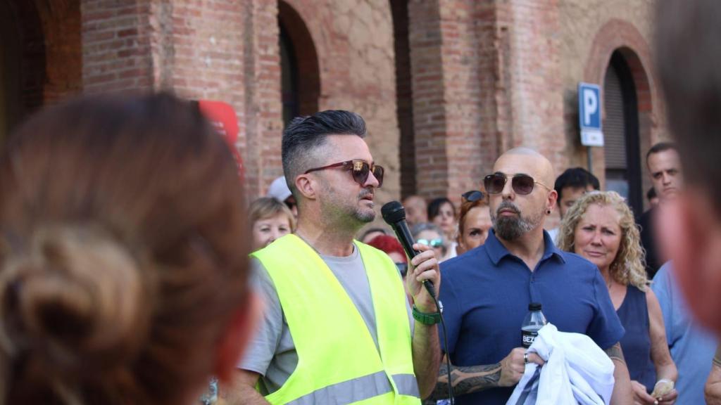 Los vecinos de Nou Barris durante la manifestación