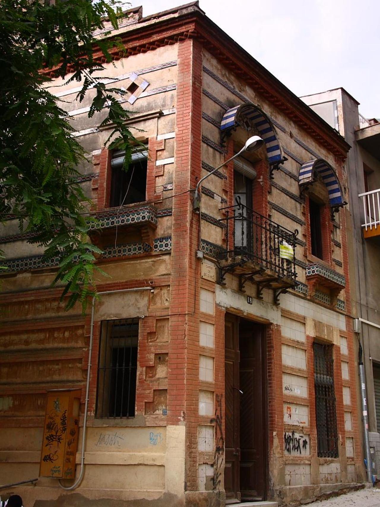 Fachada de la Casa Sisternes