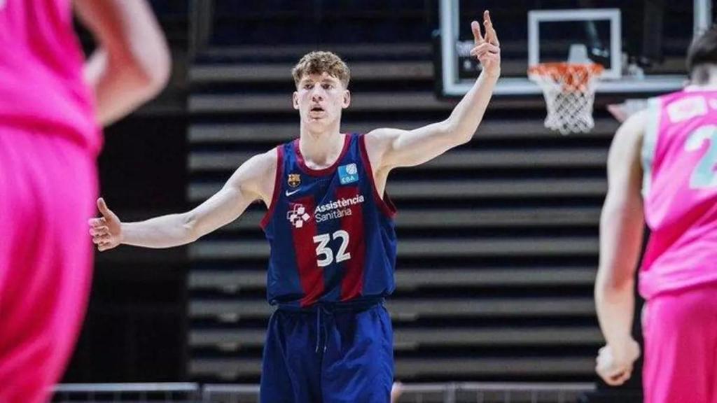 Kasparas Jakucionis en un partido con el Barça de basket