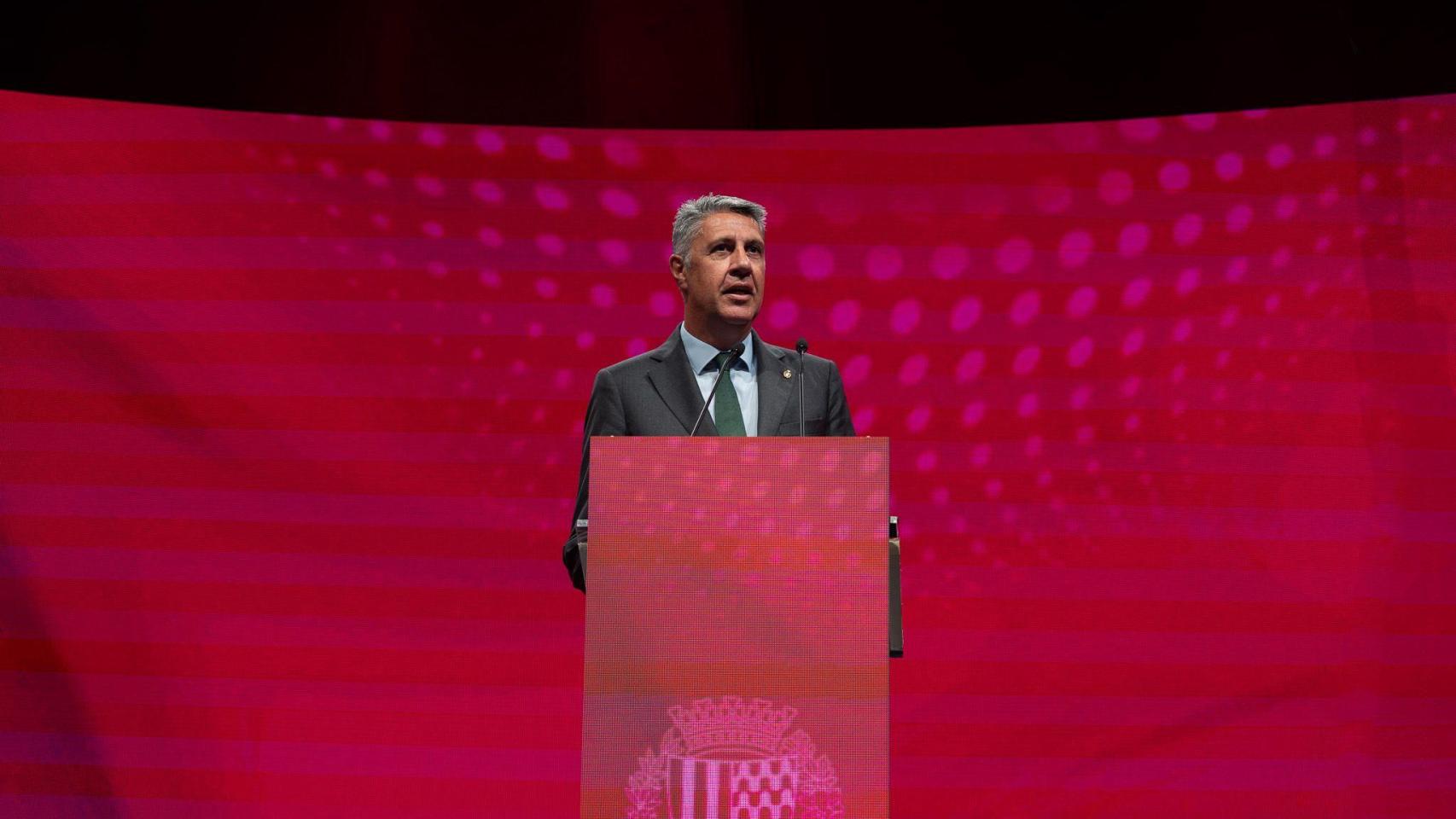 Albiol llena su acto de medio mandato y reúne a más de 50 entidades de Badalona