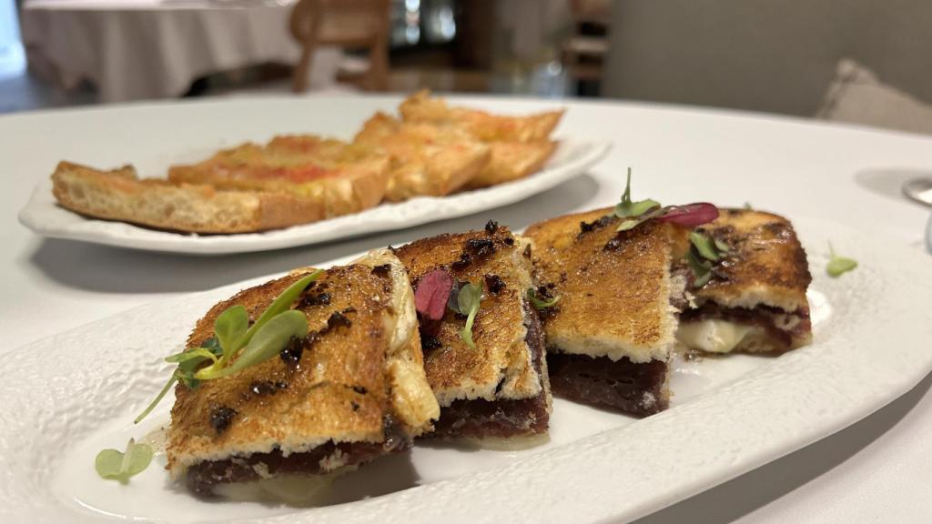 El bikini de cecina trufado de Dos Cucharas