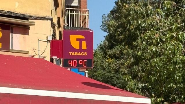 Un termómetro de Sant Adrià de Besòs, a 40 grados este sábado