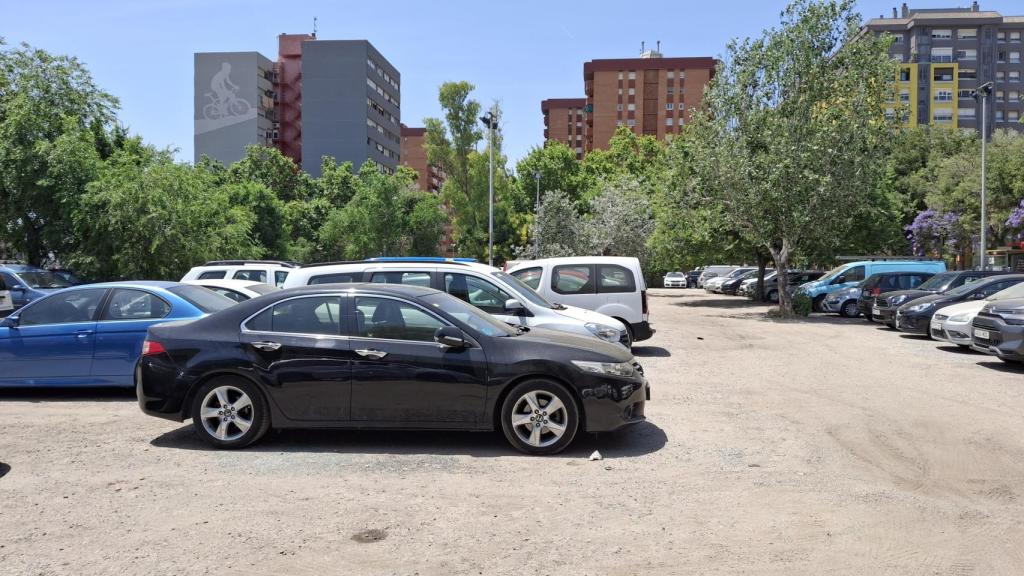 Aparcament on s'ha projectat el poliesportiu