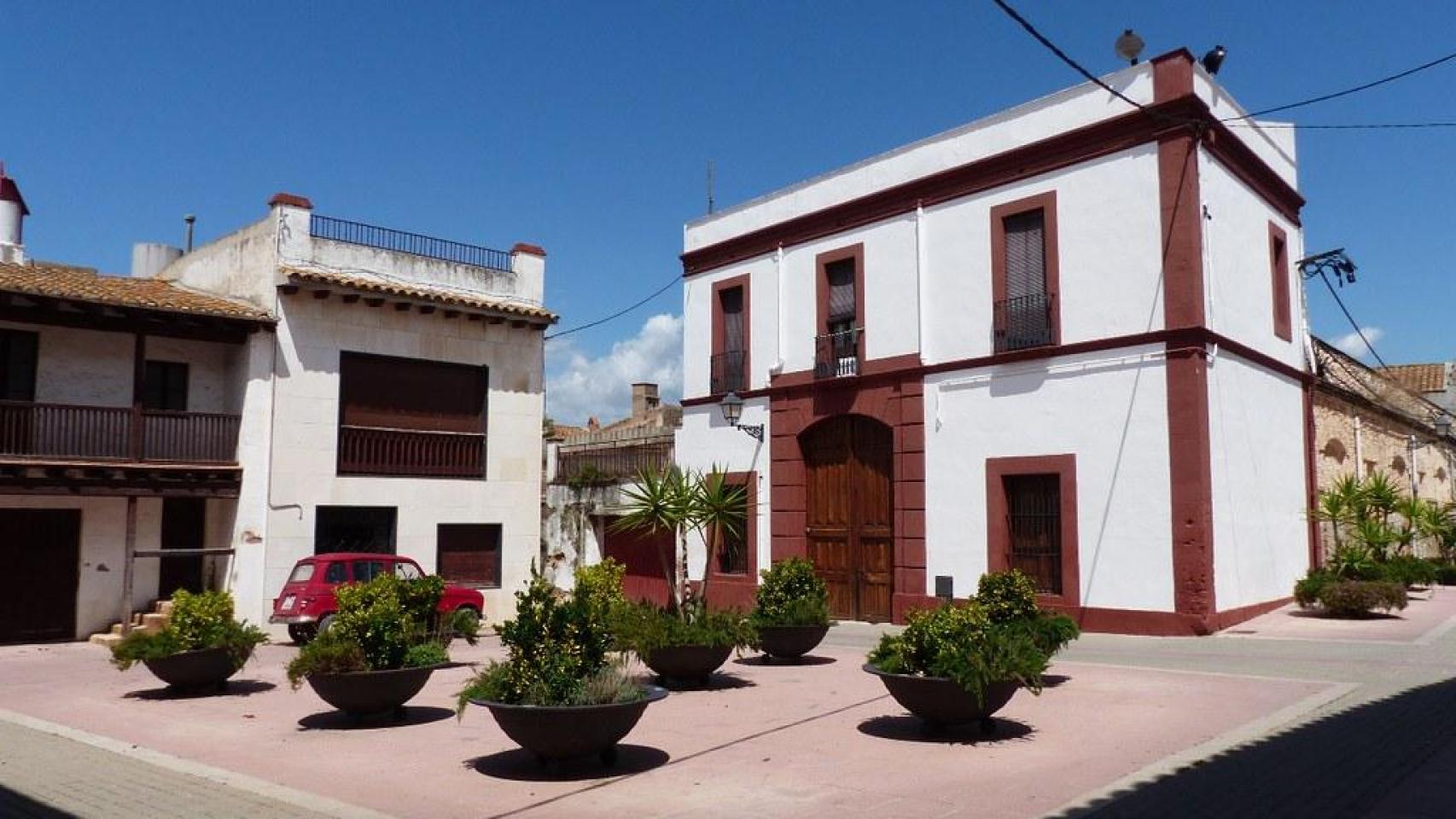 La calle de la frontera: los vecinos de un lado de la acera son de Tarragona y los del otro, de Barcelona