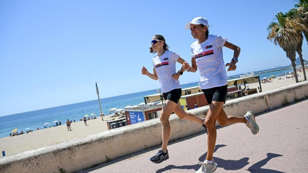 Dos personas corriendo en Barcelona
