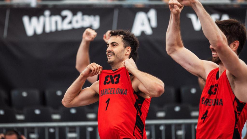 Guim Expósito y otros Jugadores del Barcelona 3x3 durante uno de sus partidos