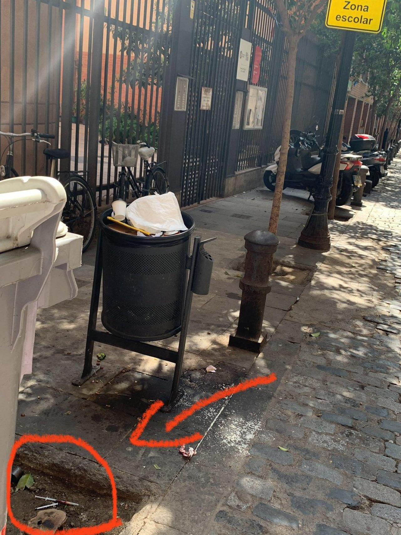 Xeringues trobades en una llar d'infants del carrer Om