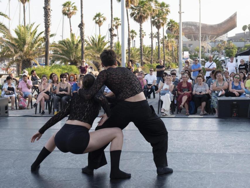Este verano, el Moll de Mestral del Port Olímpic se transforma en un escenario con actuaciones en vivo