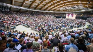 Una asamblea de testigos de Jehová en España