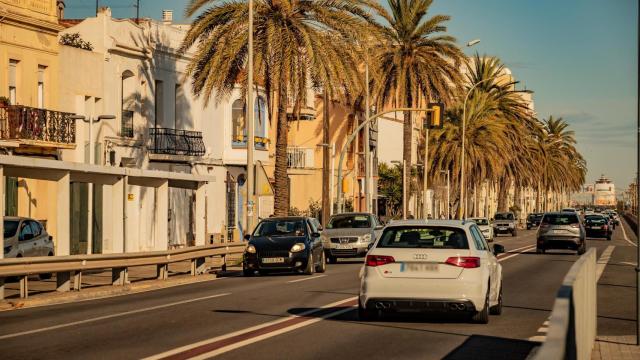 Retenciones kilométricas en la operación salida de Barcelona: colapsos en la AP-7 y C-32 marcan el inicio del verano