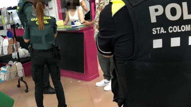 Macrooperativo policial contra la venta de falsificaciones en el mercadillo de Fondo