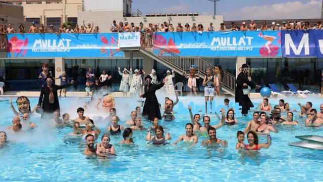 Más de 110.000 personas se mojan por las personas con esclerosis múltiple este domingo