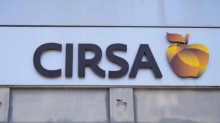 Logo de Cirsa en su sede