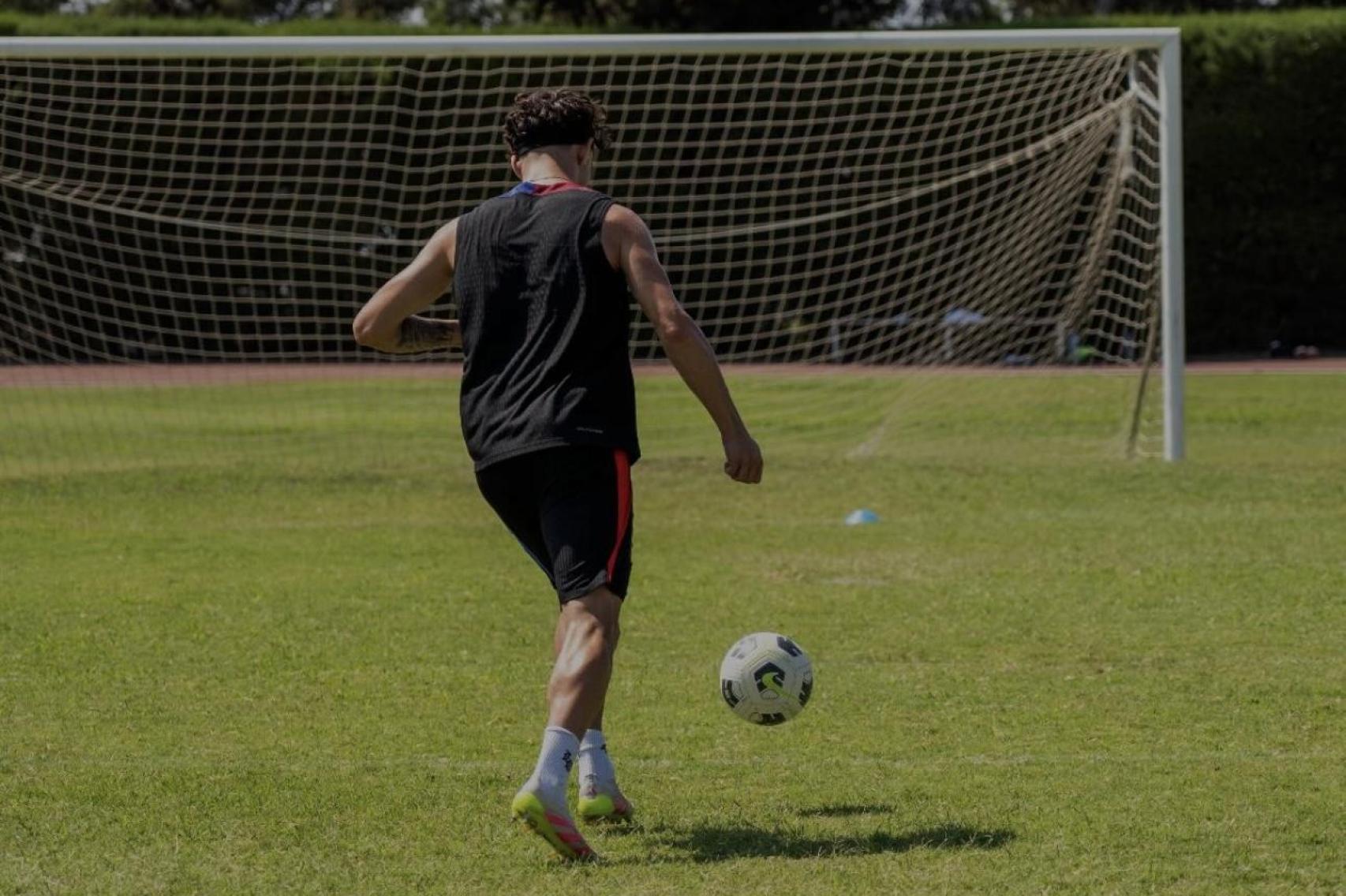 Héctor Fort se entrena con sus amigos antes de empezar la pretemporada con el Barça (2)