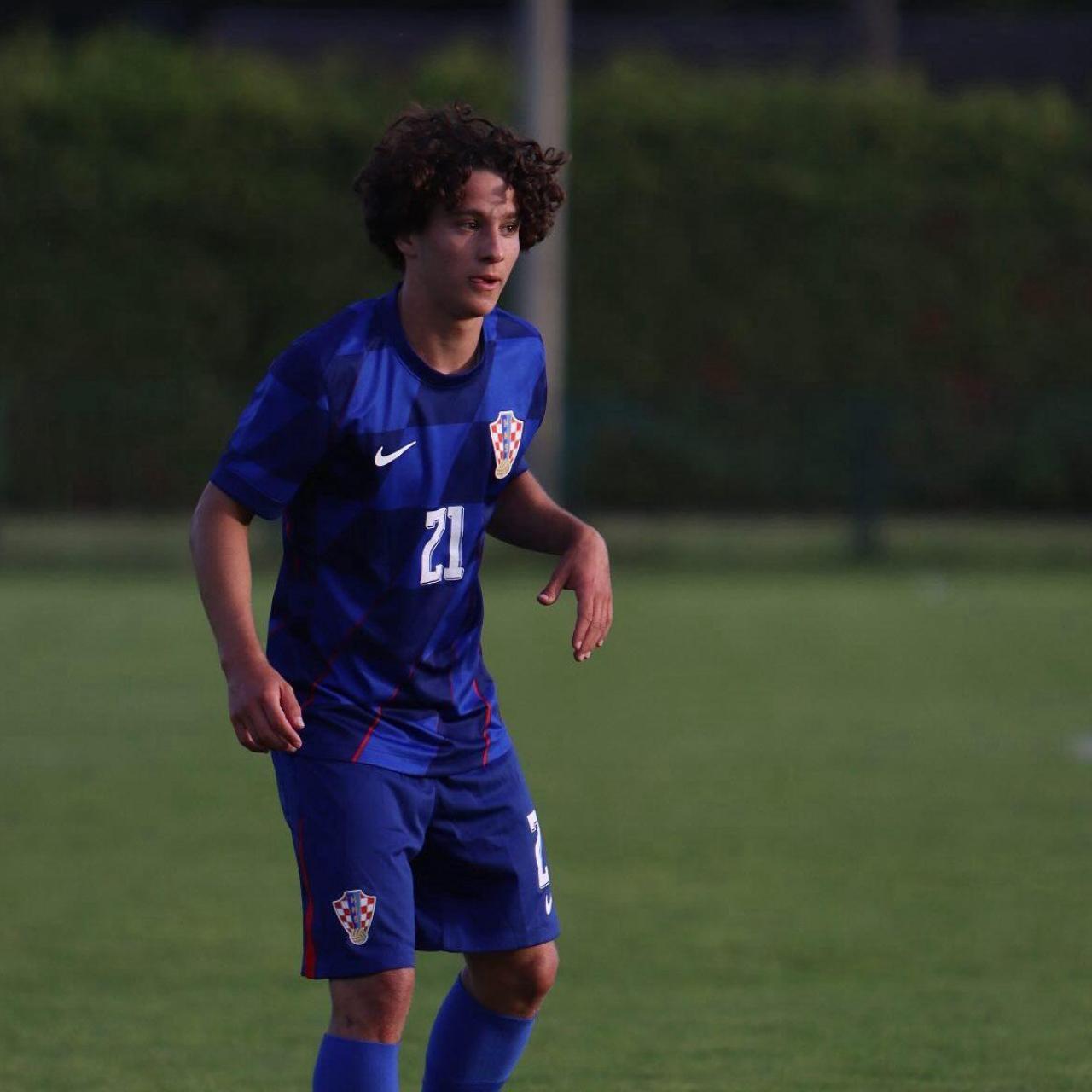 Lovro Chelfi en un partido con la selección croata sub19