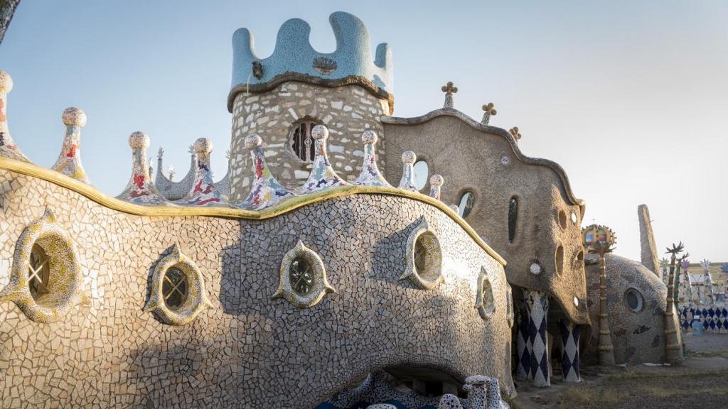 Este es el desconocido capricho arquitectónico español que más se parece a Gaudí, el Capricho de Cotrina