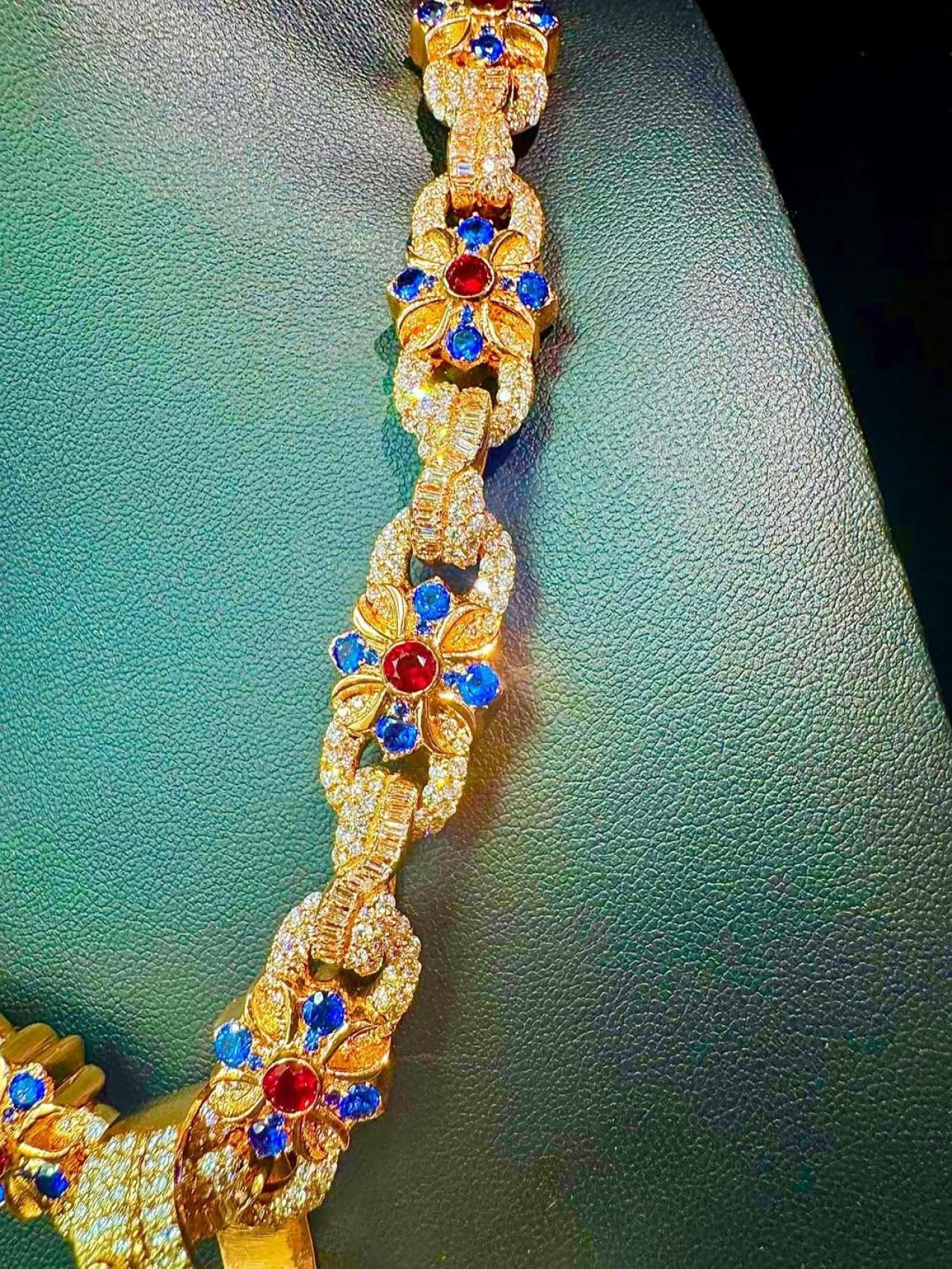 La nueva cadena de oro de Lamine Yamal (2)