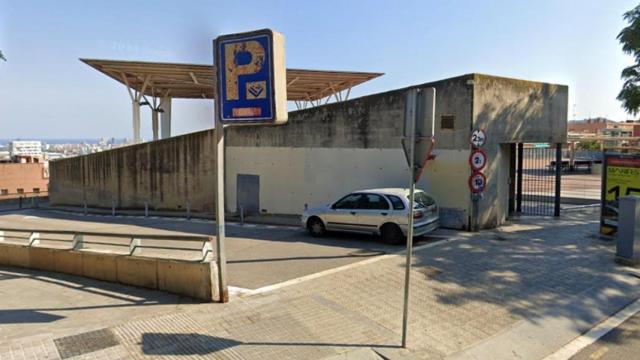 Acceso al parking de Roquetes