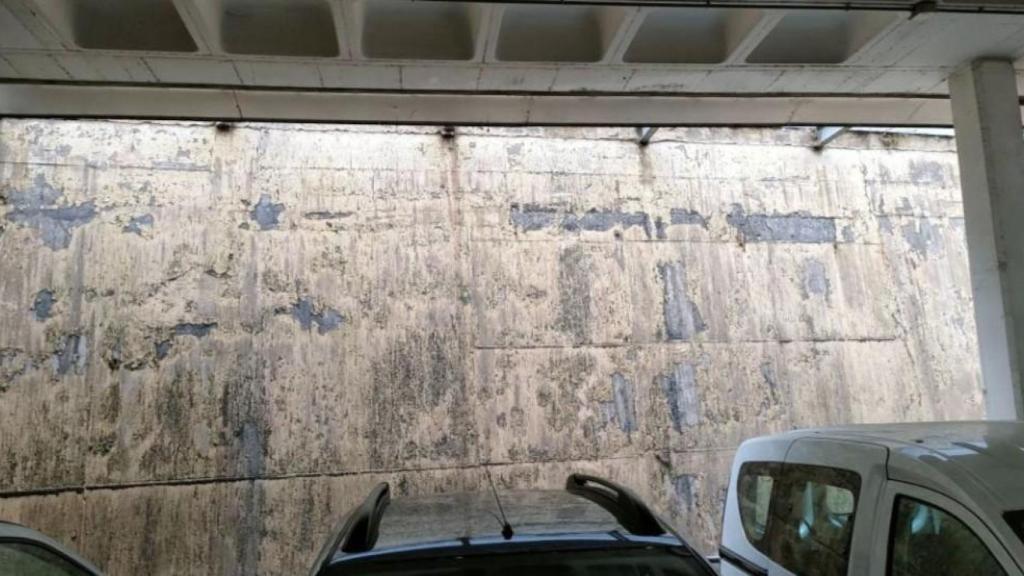 Humitats al pàrquing de Roquetes