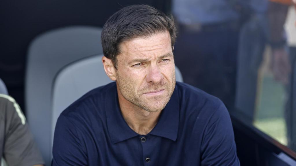 Xabi Alonso antes del partido entre PSG y Real Madrid