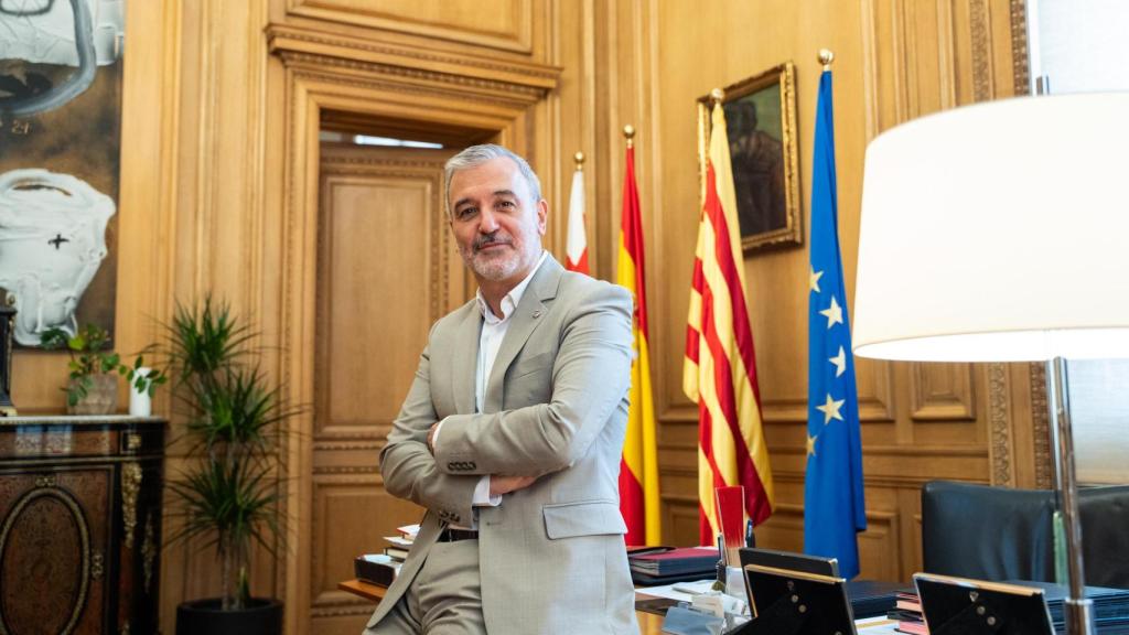 El alcalde Jaume Collboni en su despacho en el Ayuntamiento