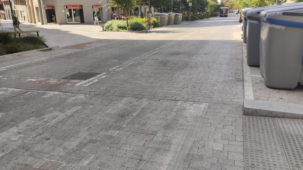 Los desperfectos en la calzada de Pi i Margall en Barcelona