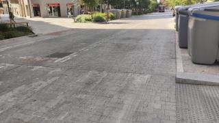 Los desperfectos en la calzada de Pi i Margall en Barcelona