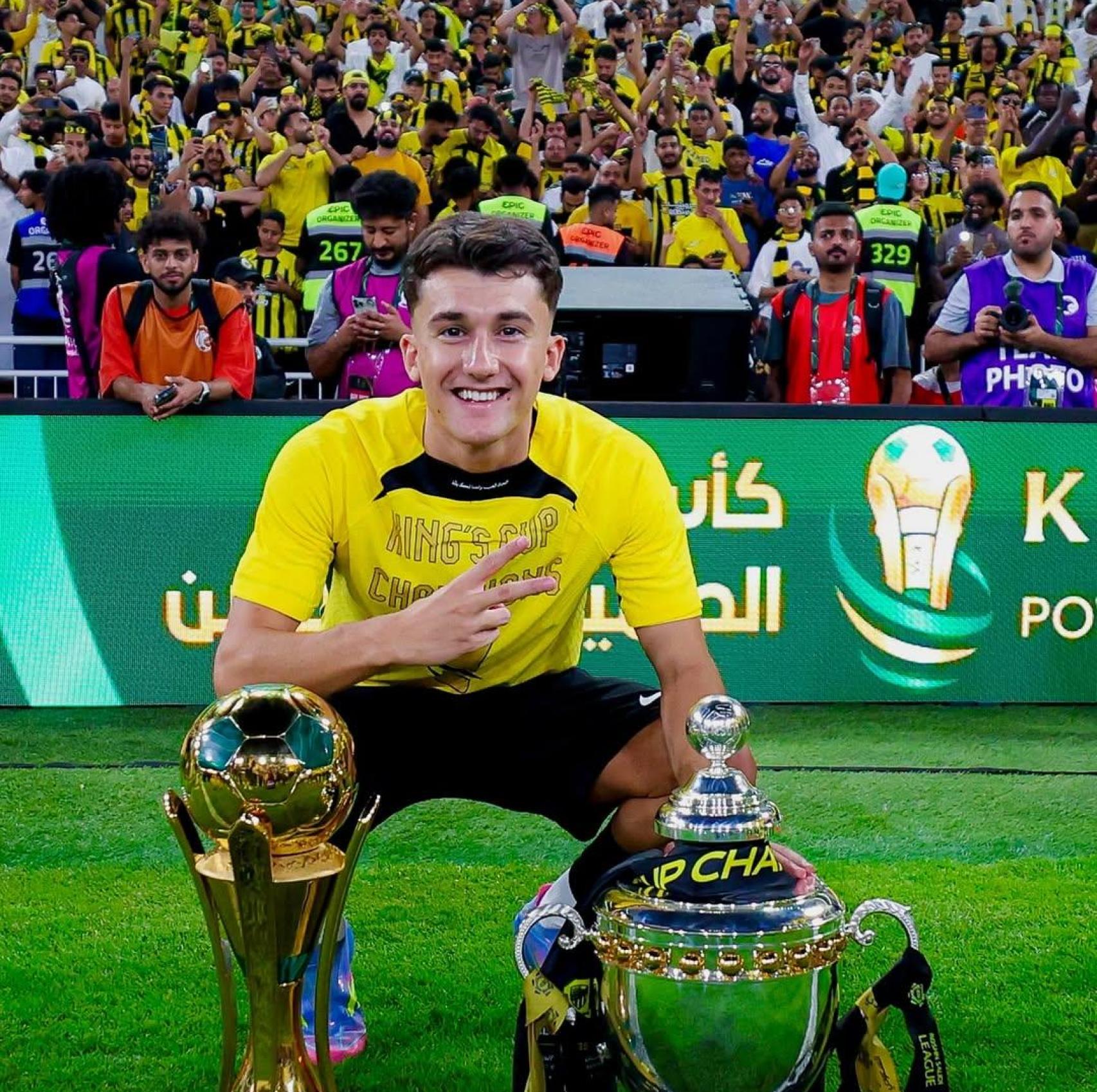 Unai Hernández celebra el doblete de títulos conseguido con el Al-Ittihad