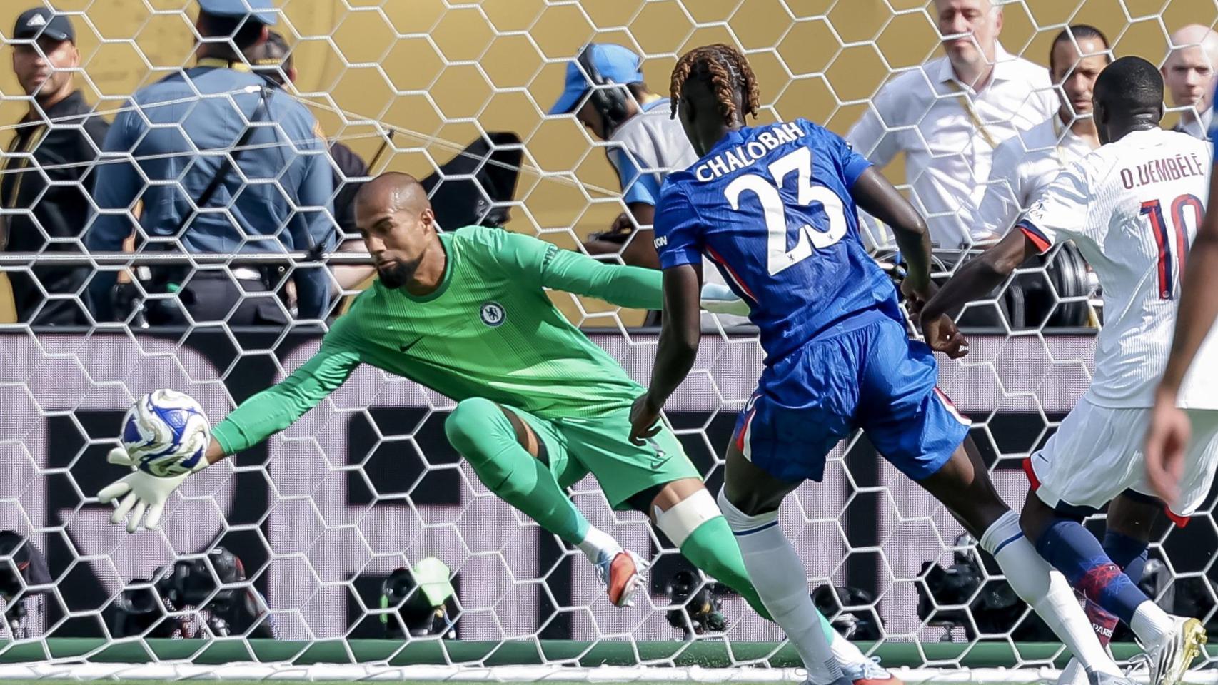 Dembelé remata contra el Chelsea