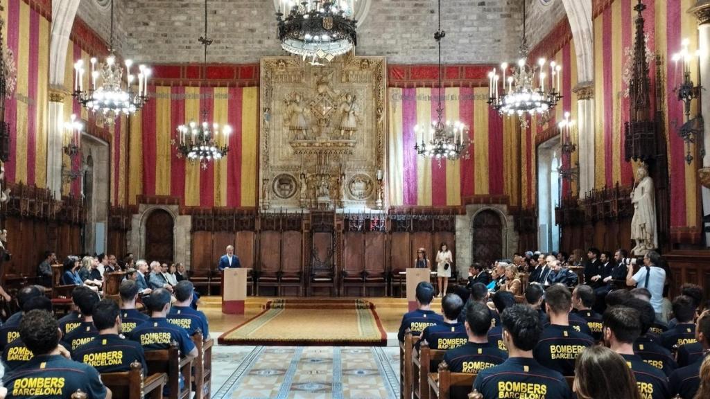 Collboni da la bienvenida a 60 nuevos Bombers recordando su apuesta por seguir ampliando el cuerpo