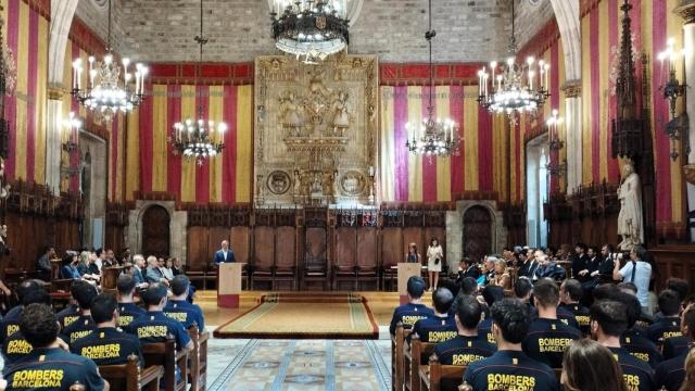 Collboni da la bienvenida a 60 nuevos Bombers recordando su apuesta por seguir ampliando el cuerpo