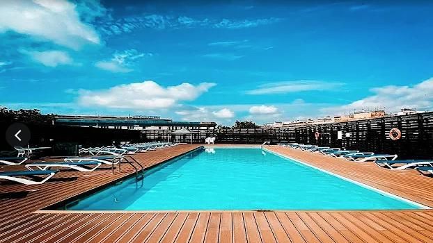 La piscina de OKEYMAS CEM Parc de la Ciutadella