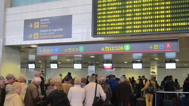 Cola de pasajeros en el Aeropuerto de Barcelona